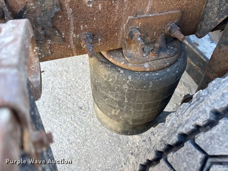 image for item FG1013 2017 Freightliner Cascadia 125 semi truck