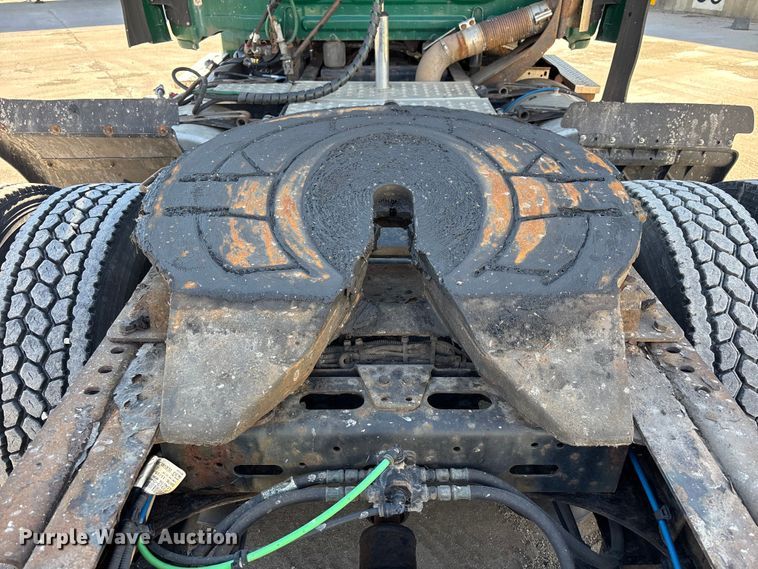 image for item FG1013 2017 Freightliner Cascadia 125 semi truck