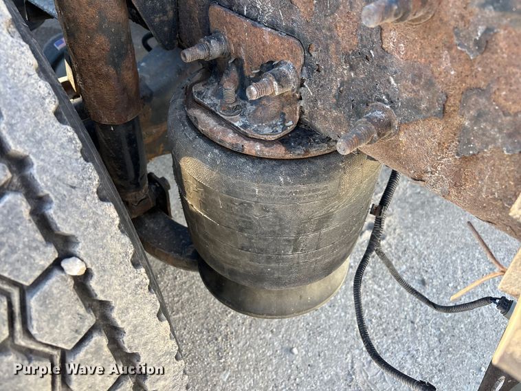 image for item FG1013 2017 Freightliner Cascadia 125 semi truck