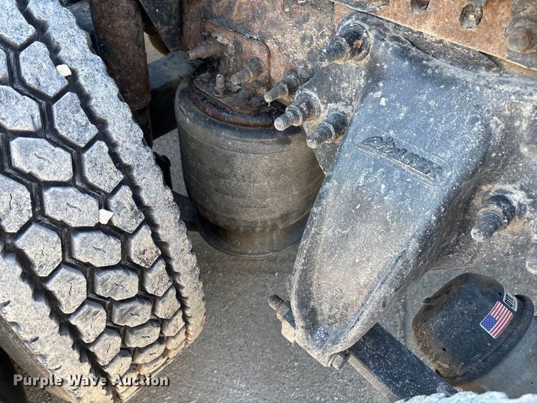 image for item FG1013 2017 Freightliner Cascadia 125 semi truck