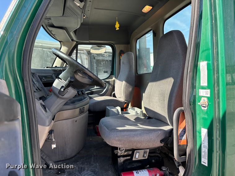image for item FG1013 2017 Freightliner Cascadia 125 semi truck