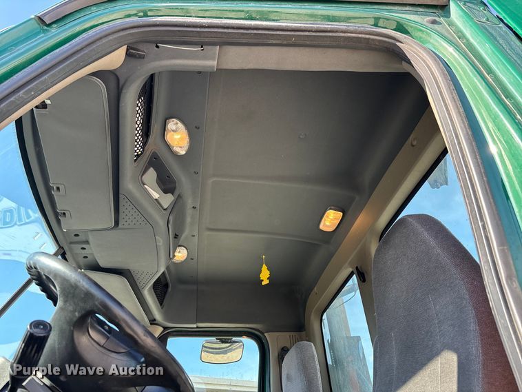 image for item FG1013 2017 Freightliner Cascadia 125 semi truck