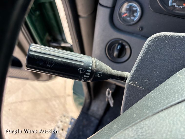 image for item FG1013 2017 Freightliner Cascadia 125 semi truck