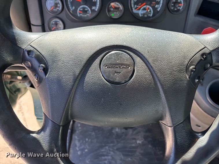 image for item FG1013 2017 Freightliner Cascadia 125 semi truck