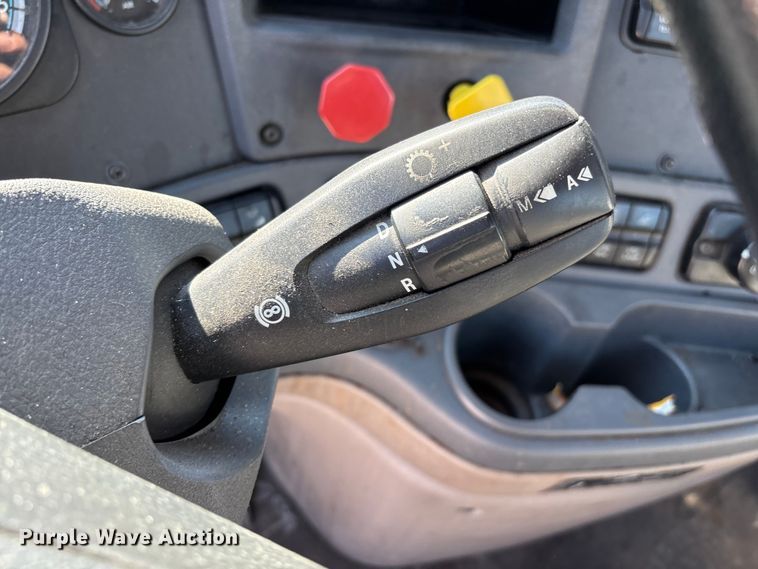 image for item FG1013 2017 Freightliner Cascadia 125 semi truck