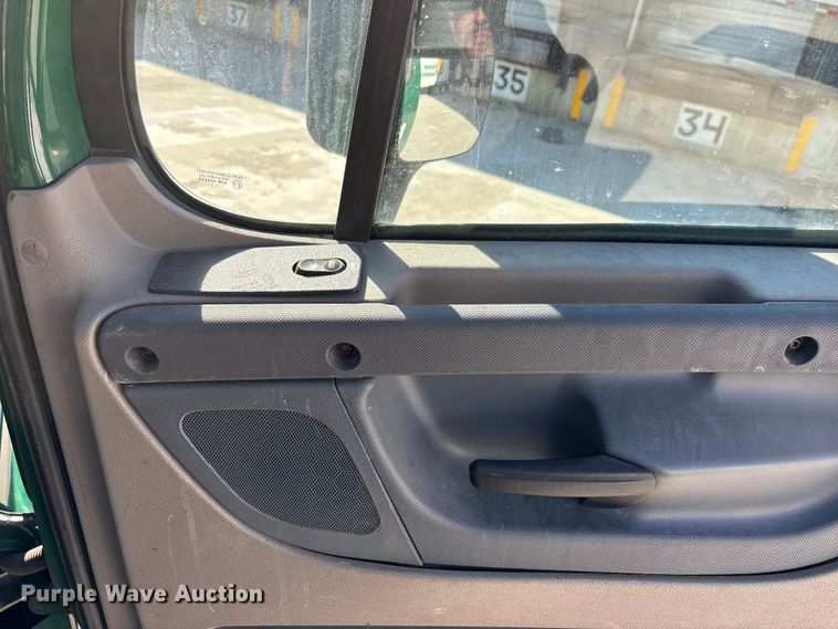 image for item FG1013 2017 Freightliner Cascadia 125 semi truck