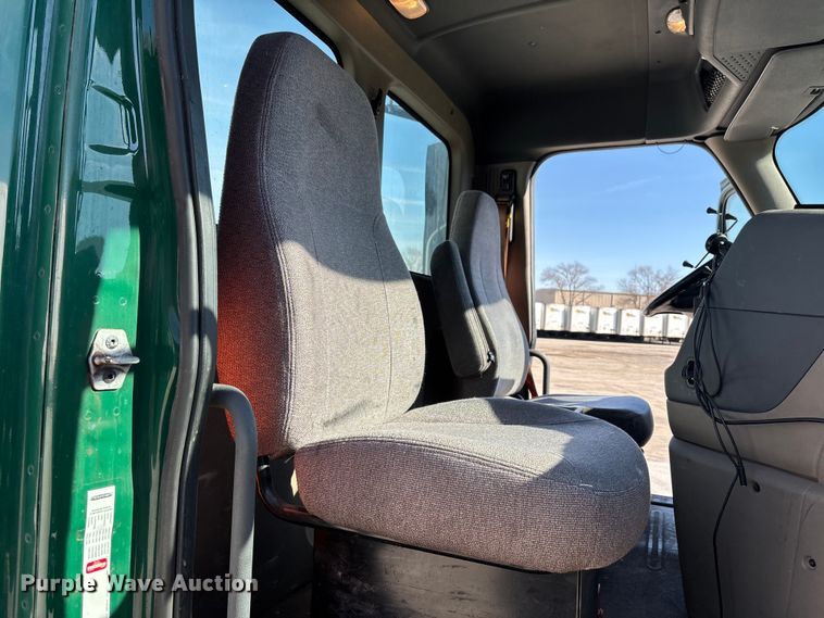 image for item FG1013 2017 Freightliner Cascadia 125 semi truck