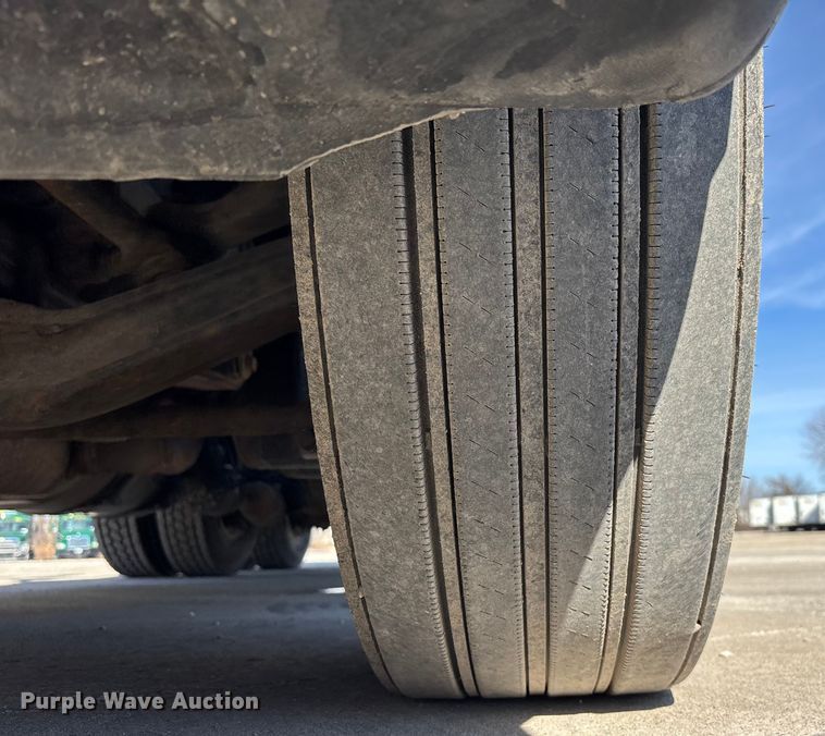 image for item FG1013 2017 Freightliner Cascadia 125 semi truck