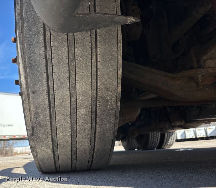 image for item FG1013 2017 Freightliner Cascadia 125 semi truck