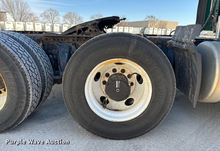 image for item FG1013 2017 Freightliner Cascadia 125 semi truck