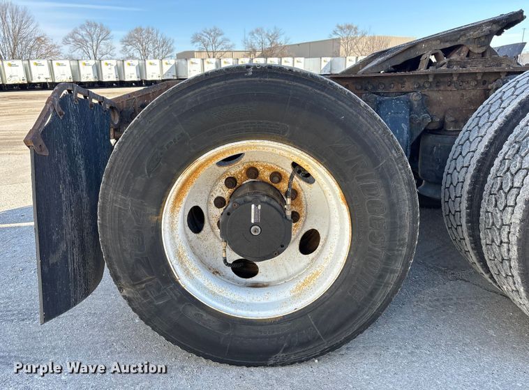 image for item FG1013 2017 Freightliner Cascadia 125 semi truck