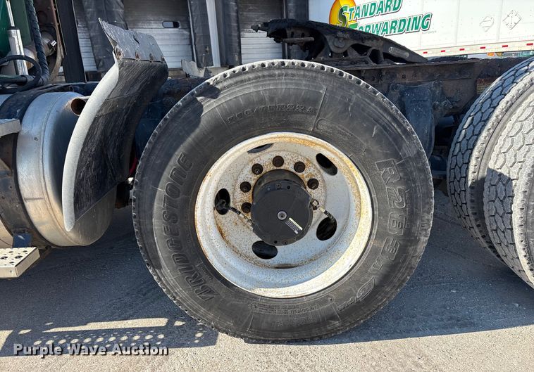 image for item FG1013 2017 Freightliner Cascadia 125 semi truck