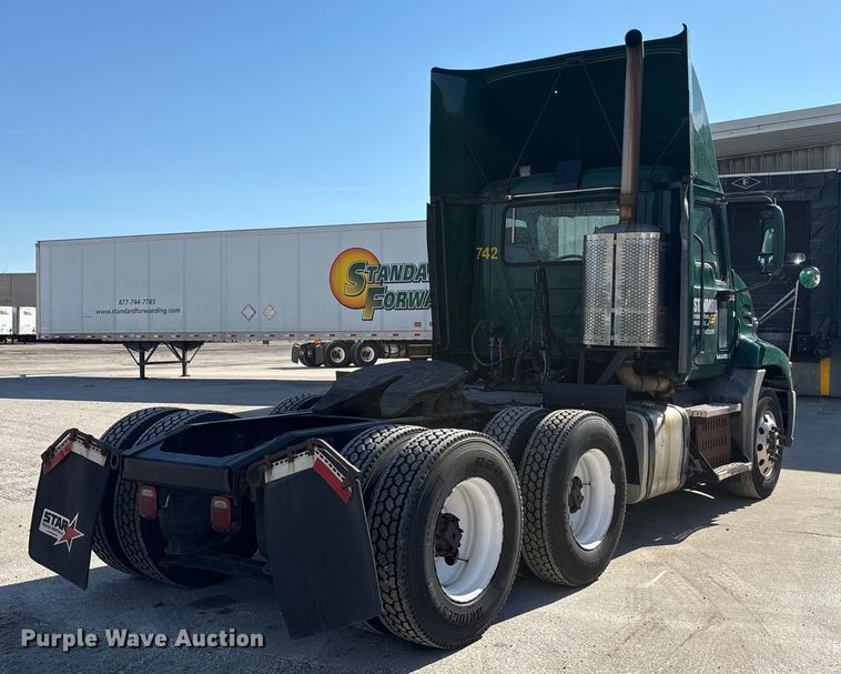 image for item FG1014 2016 Mack CXU613 semi truck