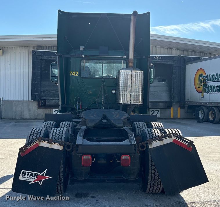 image for item FG1014 2016 Mack CXU613 semi truck