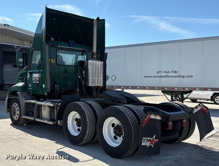 image for item FG1014 2016 Mack CXU613 semi truck