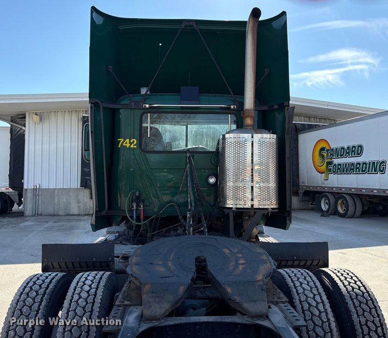 image for item FG1014 2016 Mack CXU613 semi truck