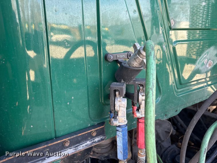 image for item FG1014 2016 Mack CXU613 semi truck