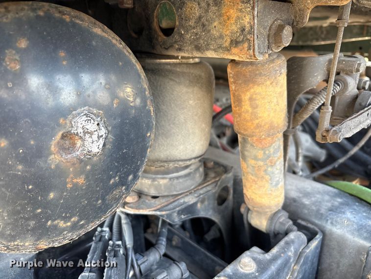 image for item FG1014 2016 Mack CXU613 semi truck