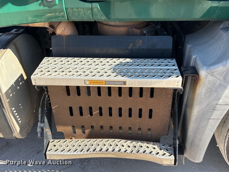 image for item FG1014 2016 Mack CXU613 semi truck