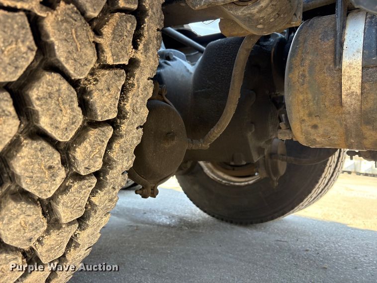 image for item FG1014 2016 Mack CXU613 semi truck