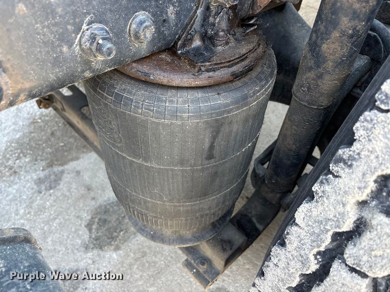 image for item FG1014 2016 Mack CXU613 semi truck