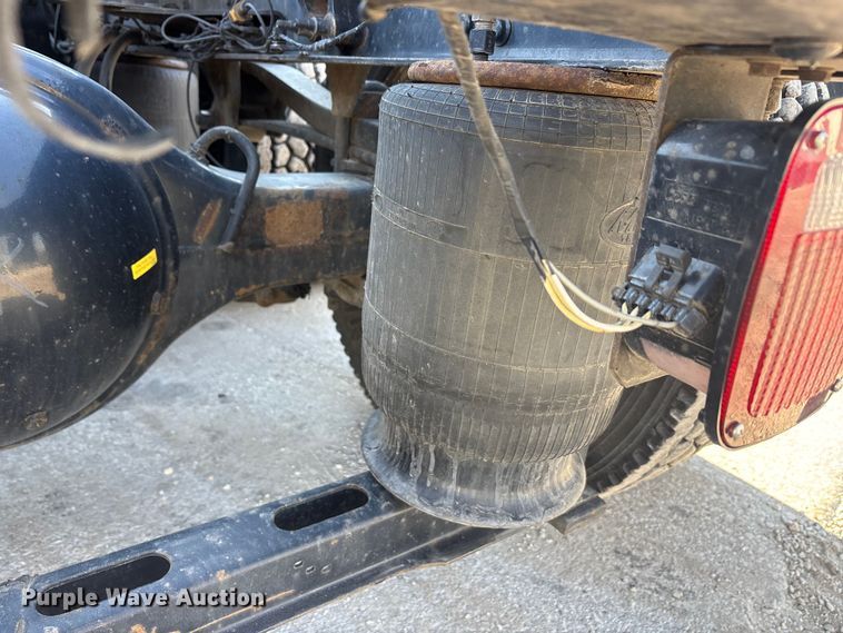 image for item FG1014 2016 Mack CXU613 semi truck