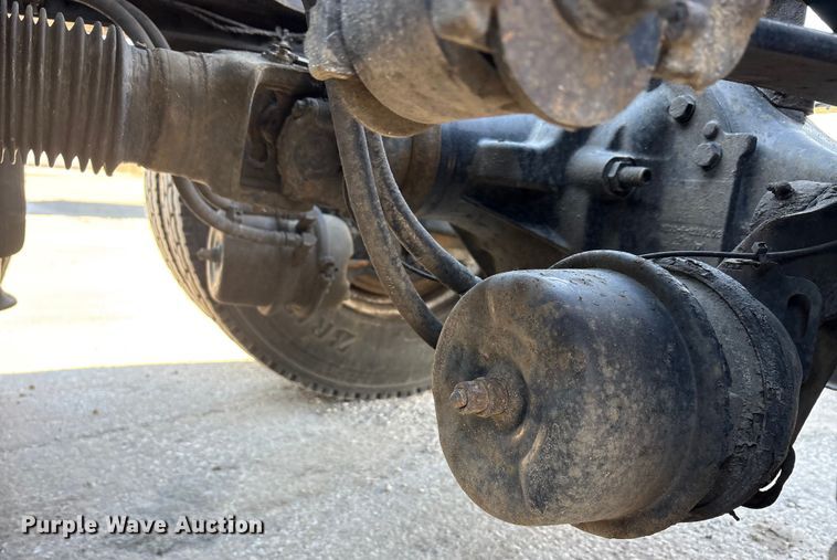 image for item FG1014 2016 Mack CXU613 semi truck