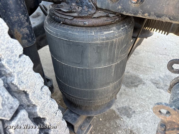 image for item FG1014 2016 Mack CXU613 semi truck