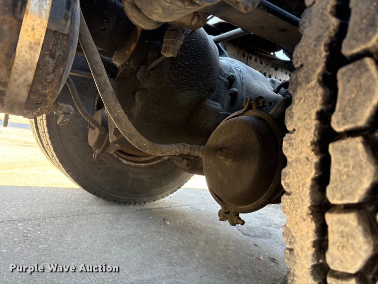 image for item FG1014 2016 Mack CXU613 semi truck