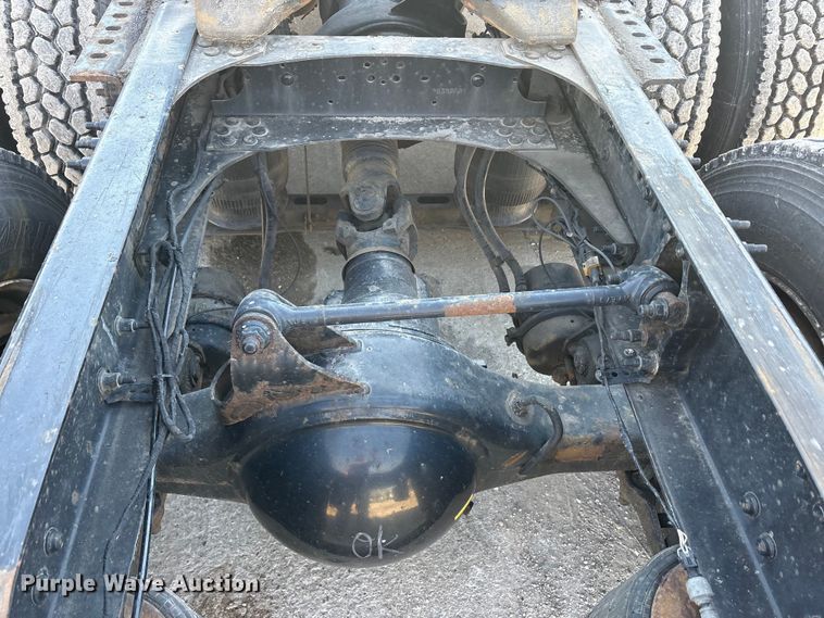 image for item FG1014 2016 Mack CXU613 semi truck