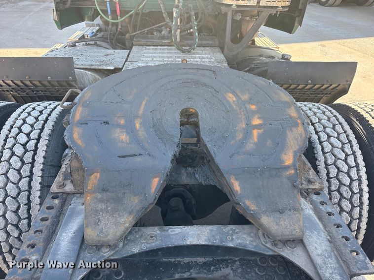 image for item FG1014 2016 Mack CXU613 semi truck