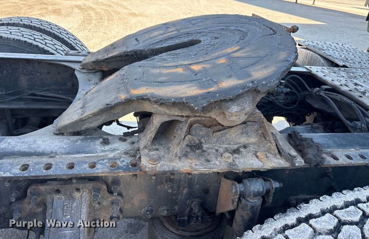 image for item FG1014 2016 Mack CXU613 semi truck