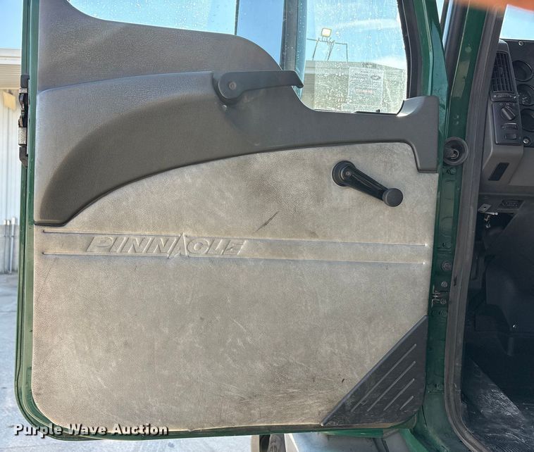 image for item FG1014 2016 Mack CXU613 semi truck