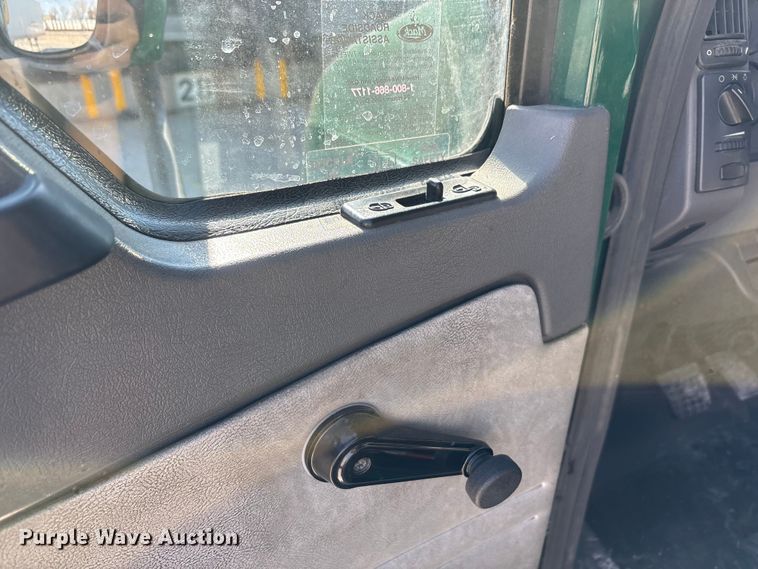 image for item FG1014 2016 Mack CXU613 semi truck