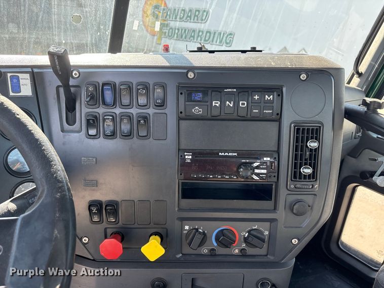 image for item FG1014 2016 Mack CXU613 semi truck