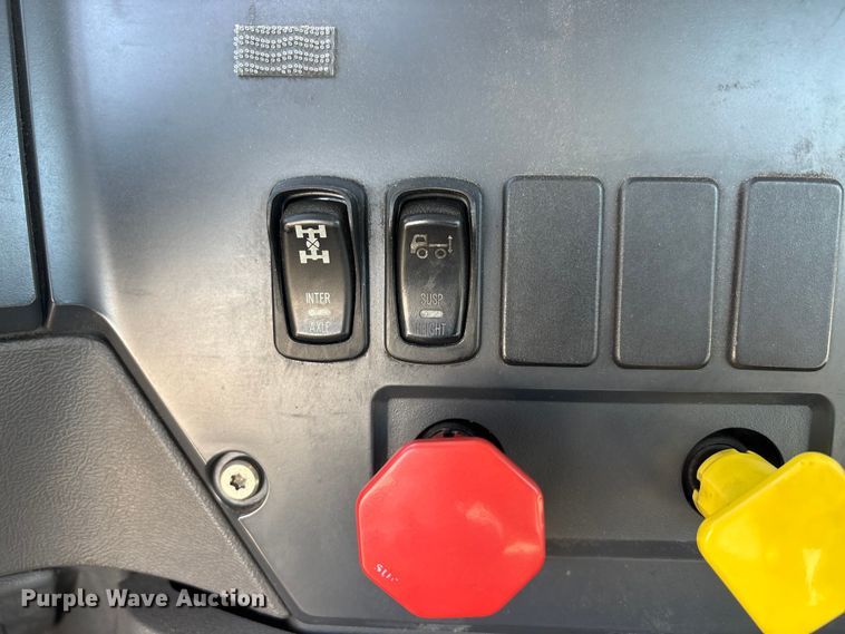 image for item FG1014 2016 Mack CXU613 semi truck