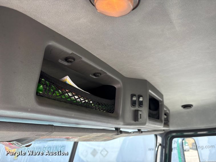 image for item FG1014 2016 Mack CXU613 semi truck