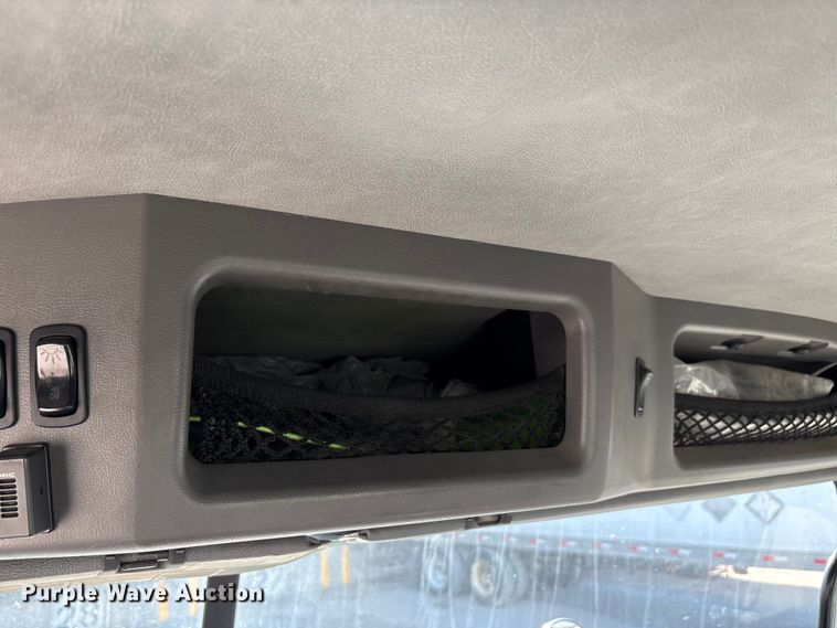 image for item FG1014 2016 Mack CXU613 semi truck