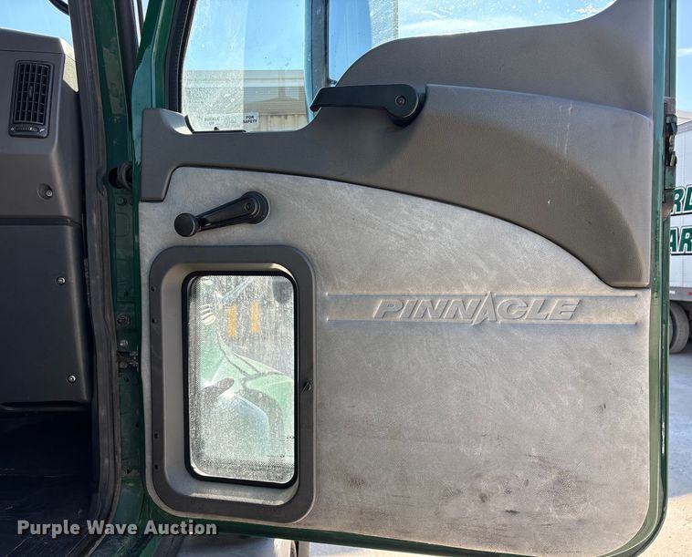 image for item FG1014 2016 Mack CXU613 semi truck