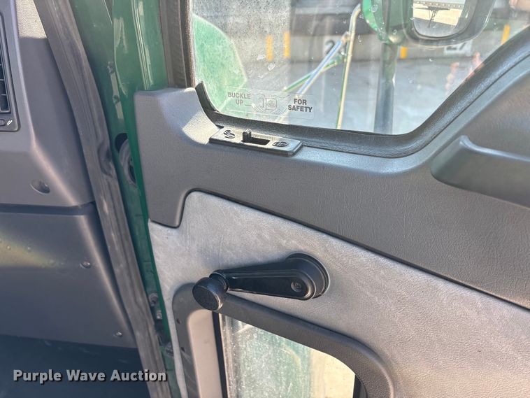 image for item FG1014 2016 Mack CXU613 semi truck