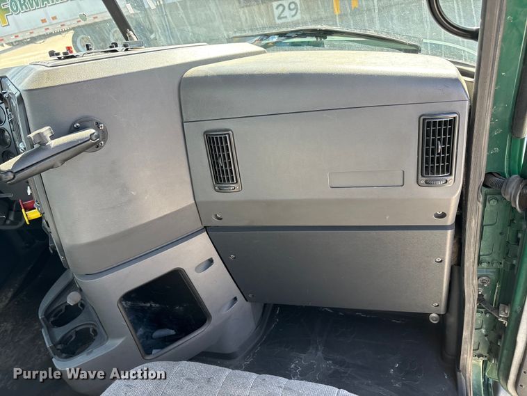 image for item FG1014 2016 Mack CXU613 semi truck