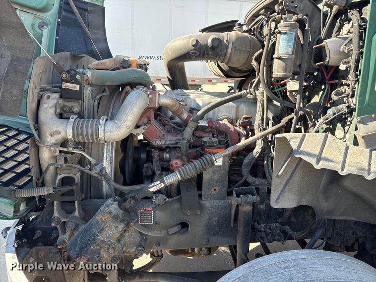 image for item FG1014 2016 Mack CXU613 semi truck