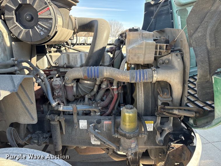 image for item FG1014 2016 Mack CXU613 semi truck