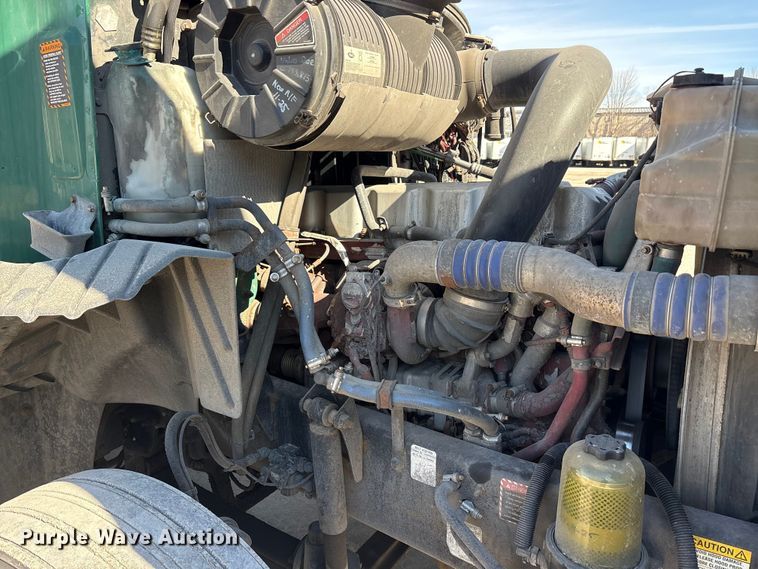 image for item FG1014 2016 Mack CXU613 semi truck