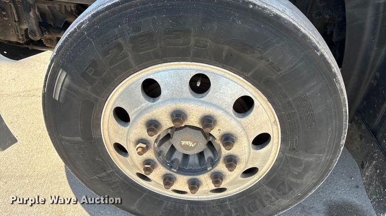 image for item FG1014 2016 Mack CXU613 semi truck