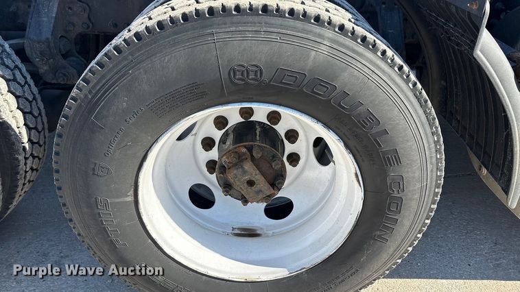 image for item FG1014 2016 Mack CXU613 semi truck