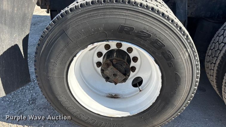 image for item FG1014 2016 Mack CXU613 semi truck