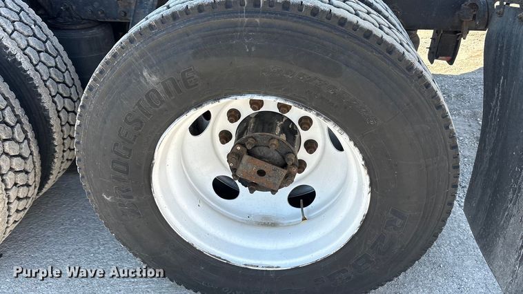 image for item FG1014 2016 Mack CXU613 semi truck