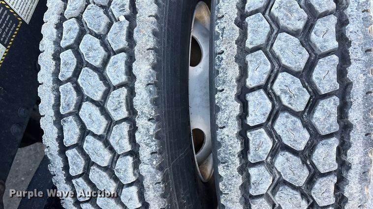 image for item FG1014 2016 Mack CXU613 semi truck