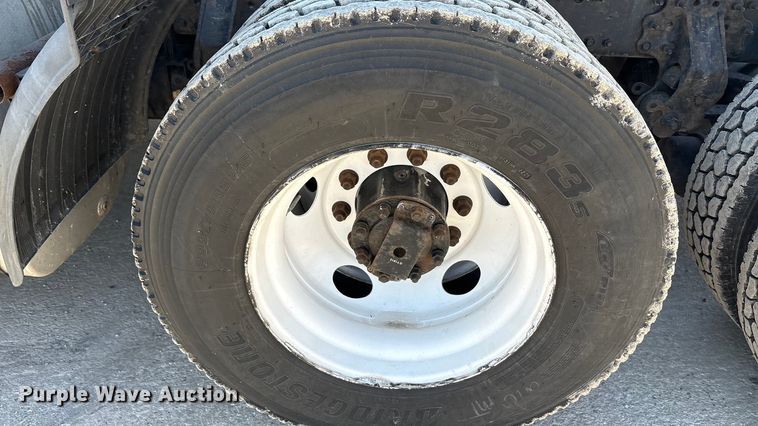 image for item FG1014 2016 Mack CXU613 semi truck